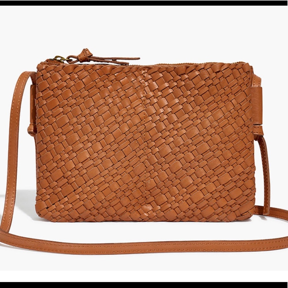 The Knotted Crossbody Bag in Woven Leather-Desert Camel brown